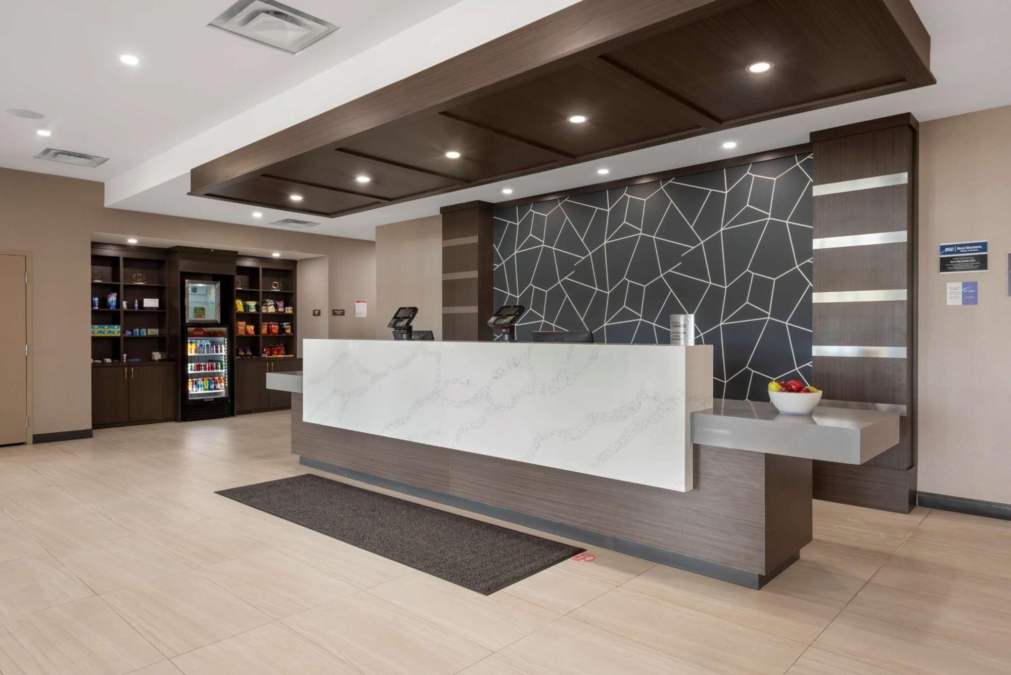 Best Western Premier Executive Residency Medicine Hat Exterior photo